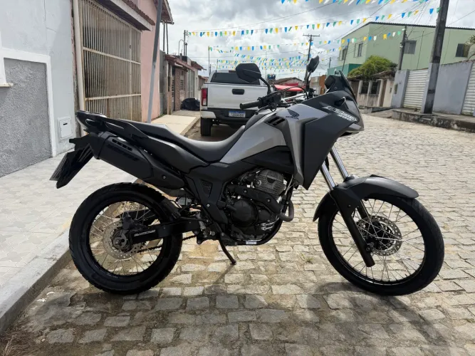 Honda Sahara 300 Ano 2024