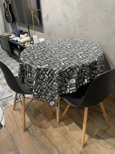 Mesa com 2 cadeiras