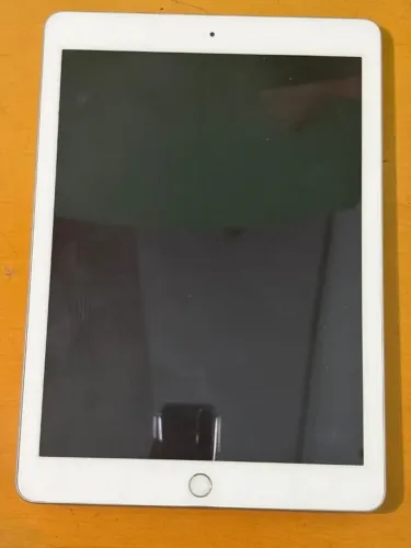 iPad A1822 branco - não testado, vendido no estado
