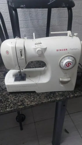 Maquina de costura singer
