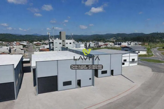 GALPÃO NOVO comercial no Bairro Figueiras em Gaspar com 455,90m2. Excelente oportunidade p