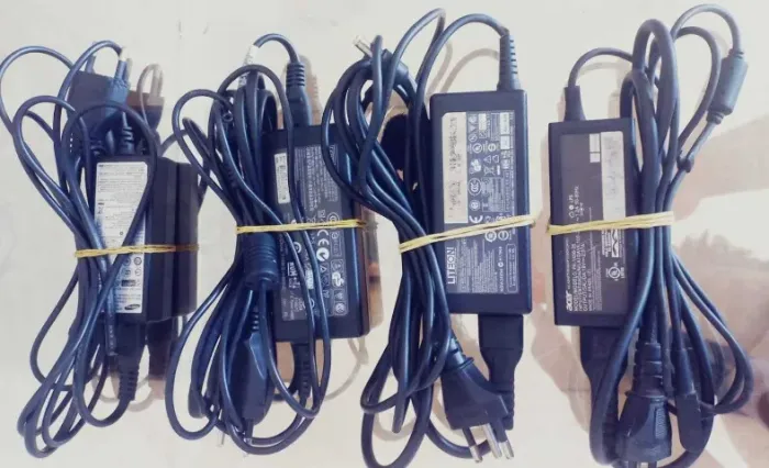 Carregadores para Notebook 100 Reais todos