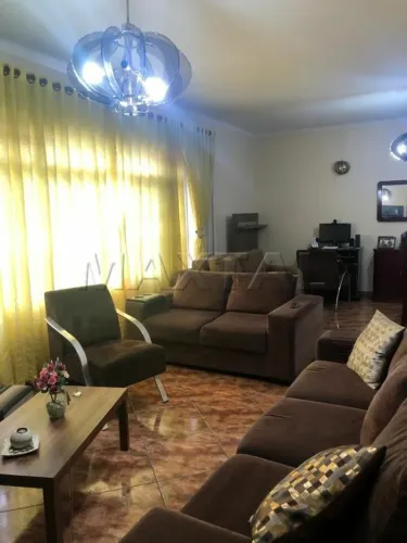 Sobrado a venda com 250 m , três casas no terreno, ótima localização, praca nas proximidad
