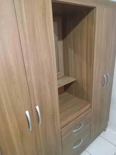 Guarda roupa pequeno