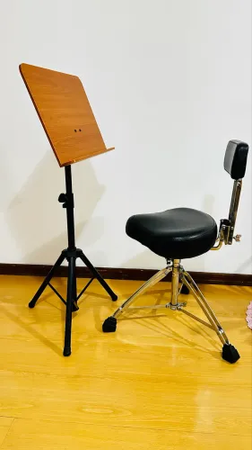 Suporte Partitura e Cadeira Couro