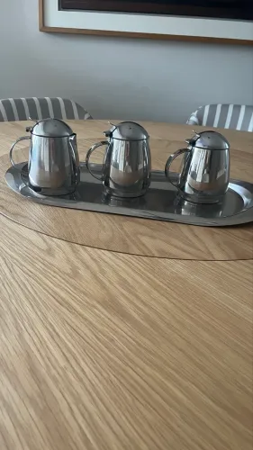 Jogo de 3 bules de inox e bandeja. 
