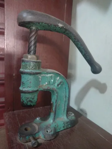 Máquina pregar botão n. 8 
