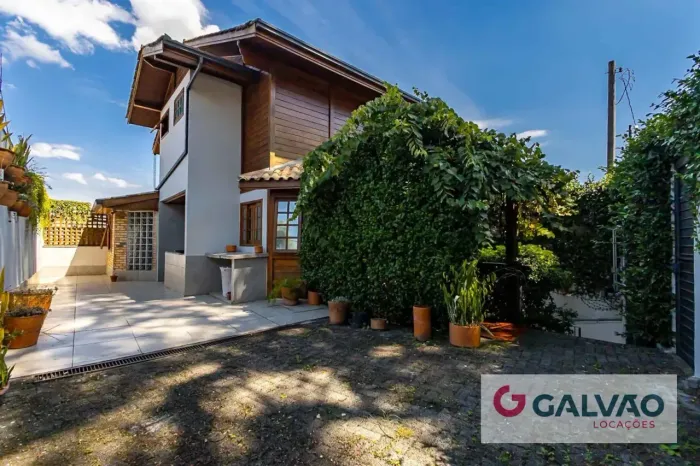 Excelente Casa Comercial no Campina do Siqueira