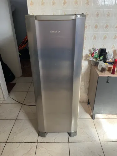 Geladeira Modelo ROC 35 Esmaltec