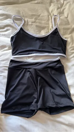 Conjunto fitness novo tamanho M preto e branco