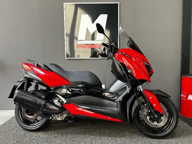 YAMAHA XMAX ABS 2024 19.000km - Segundo dono - Baixa km - Acessórios - Pneus novos