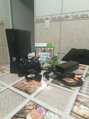 Xbox 360 + GTA V mídia física original 