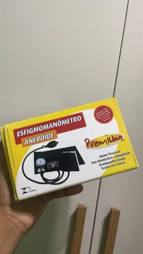 Vendo esfigmomanômetro, e oxímetro nunca usado