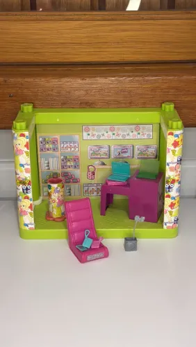 Designables mall Polly Pocket shopping