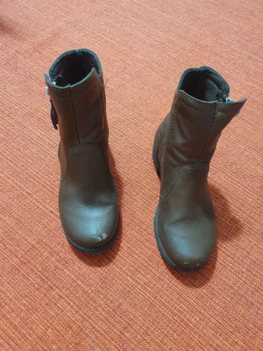 Bota infantil em couro