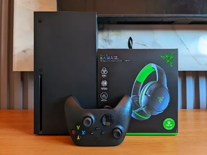 XBOX SERIES X 1 TERA + 1 CONTROLE + HEADSET RAZER KAIRA + GARANTIA