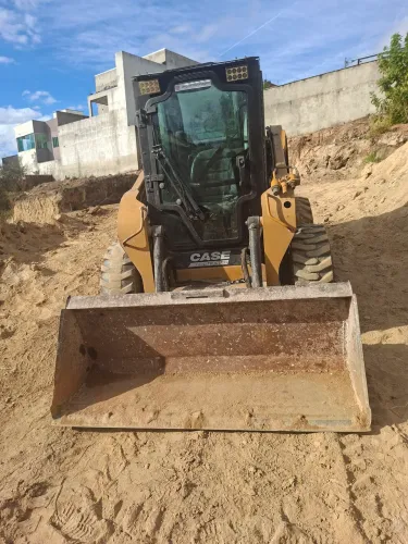 Terraplanagem em Geral fazemos serviço de limpeza de lote demolição aterro desaterro.