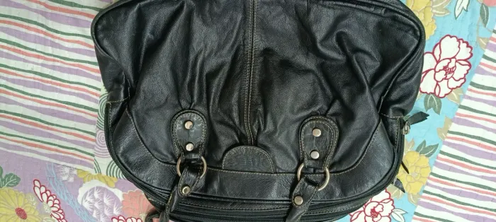 Bolsa em couro preto M