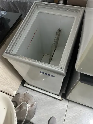 Freezer pequeno com tampo em vidro