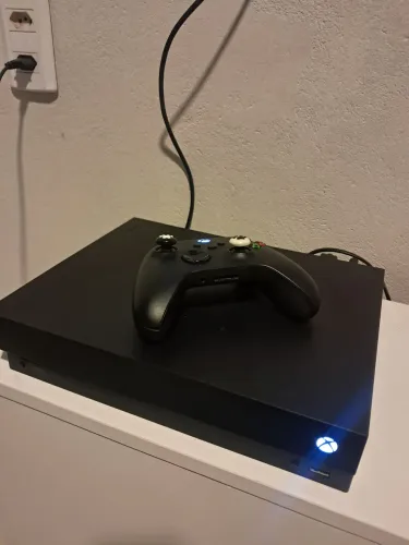 Xbox One X 