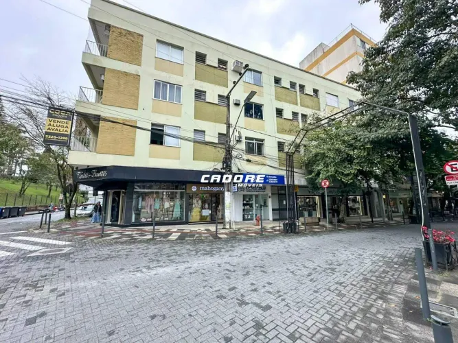Apartamento mobiliado no Centro, próximo à Igreja Matriz | Cadore Imóveis