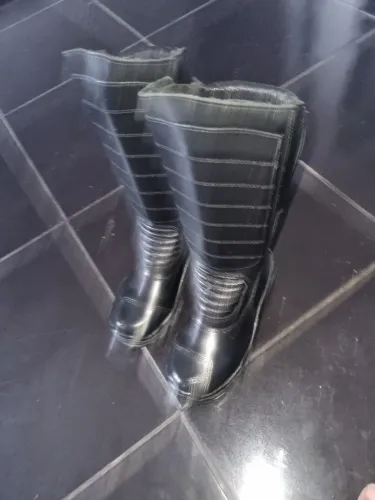 Bota de bombeiro e uniforme completo 