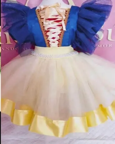 Vestido inspirado na branca de neve