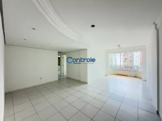 Apartamento com 03 dormitórios no bairro Campinas, em São José/SC!
