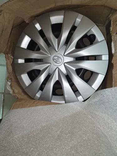 4 rodas de ferro do Yaris 2024 com as respectivas calotas originais de fábrica 