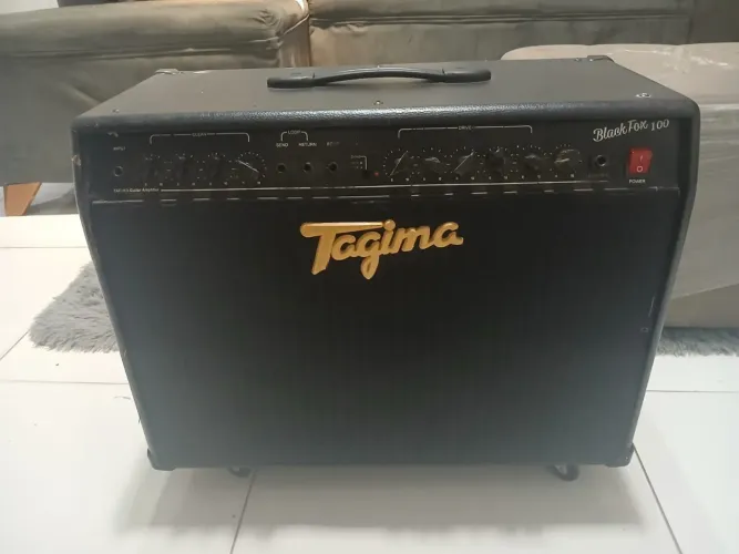Cubo amplificador de Guitarra.