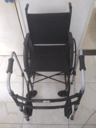 Cadeira de rodas e andador