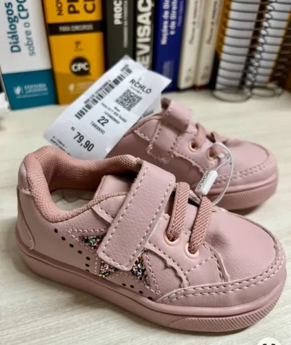 Tênis bebê rosa tamanho 22.