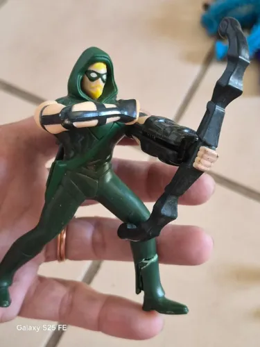 Boneco do Arqueiro Verde brinde McDonald's Liga da justica 2017
