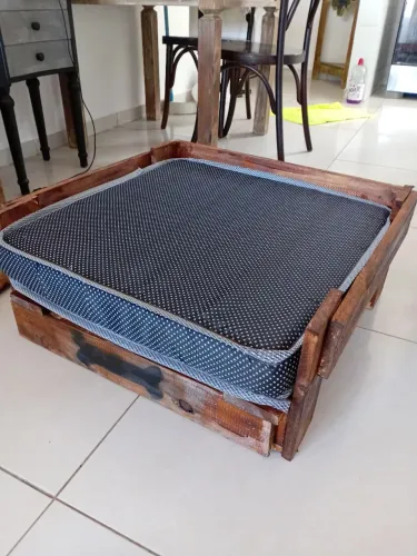 Caminha rústica para Pet em pinho
