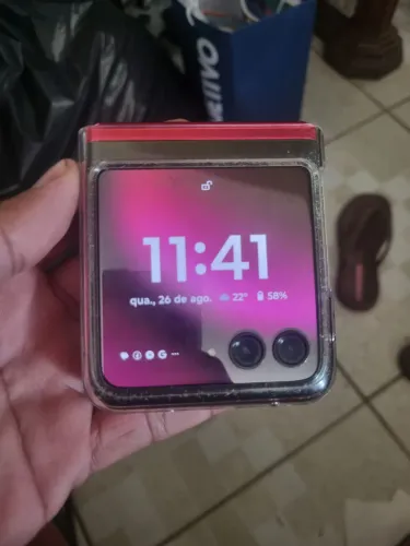 Moto RAZR 40 ultra Leia o anúncio