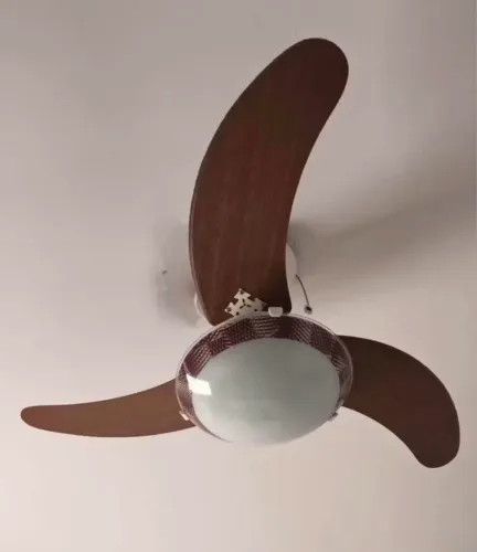 3 ventiladores de teto com controle