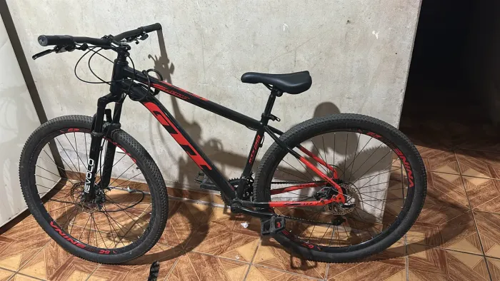 ? Bicicleta Aro 29 Preta e Vermelha