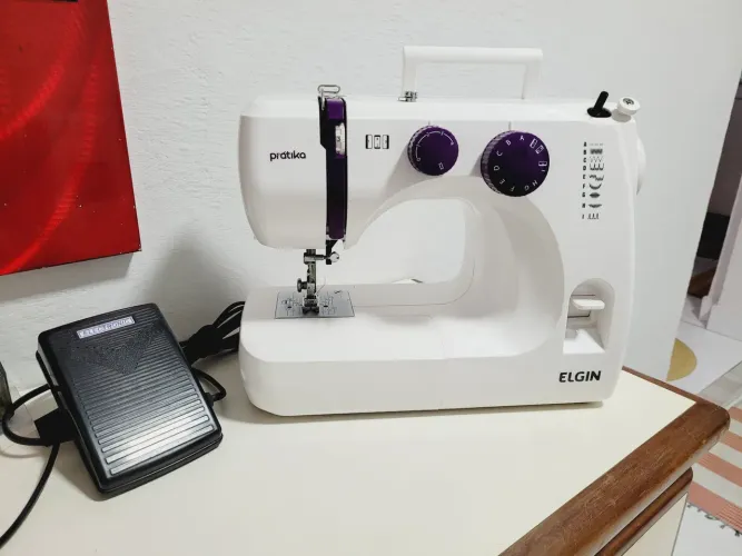 Maquina de costura Elgin