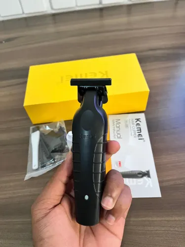 Máquina de Cabelo KEMEI KM2299 - LACRADA - PROMOÇÃO