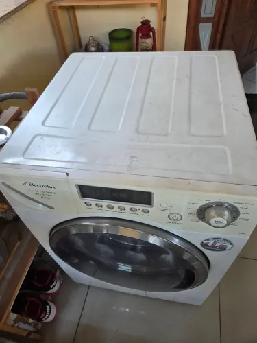 Lava e Seca Electrolux 9kg (LSE09) - Perfeito Estado
