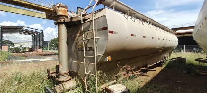 02 CARROCERIAS TIPO SILO GRANELEIRO PARA TRANSPORTE DE RAÇÃO - LEIA O ANUNCIO
