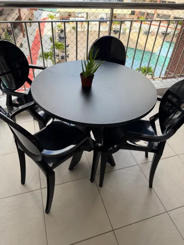 Mesa e cadeiras 