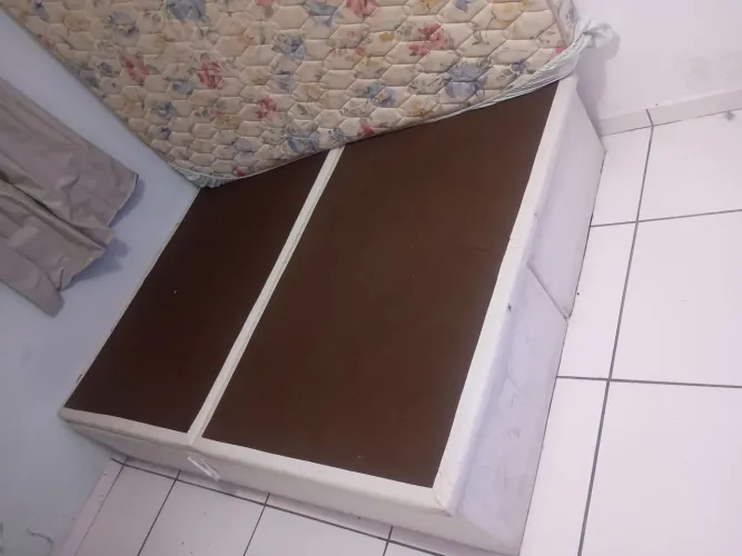 Vendo cama box casal com baú 1,5 x 2 metros 