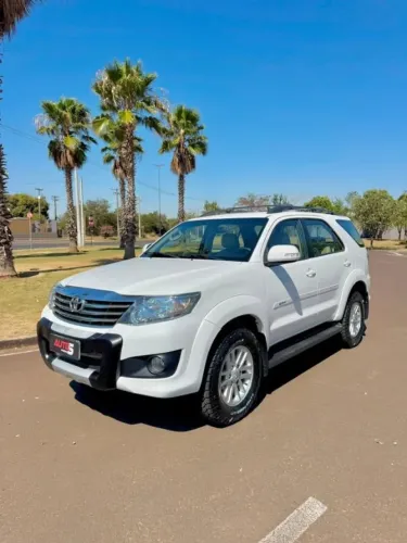 Toyota Hilux SW4 SR 4X2 2.7/ 2.7 Flex 16V Aut. 2015