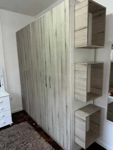 Guarda-Roupa Grande - Ideal para Solteiro ou Casal