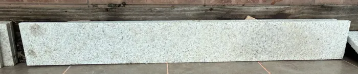Soleira de granito usada Tipo: Itaunas Comprimento: 1,19  metro por 15,5 cm