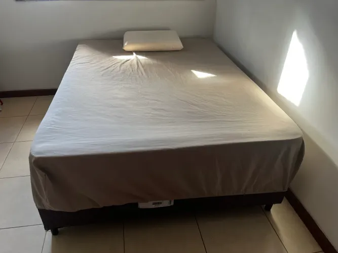 Cama Box Casal Completa com Colchão - Muito Conservada R$ 700 (aceito proposta)