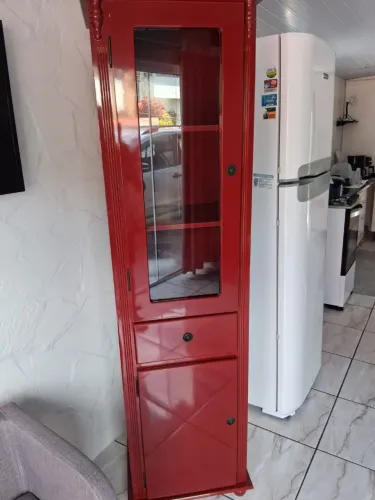 Cristaleira impecável