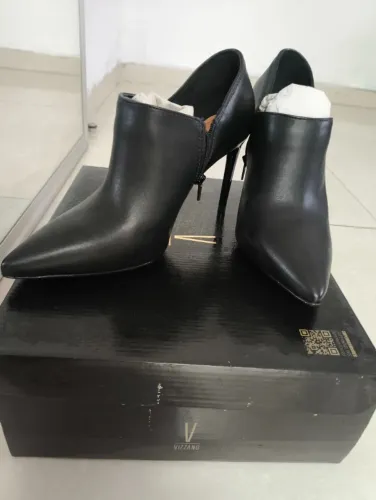 Bota Ankle Boot Vizzano Salto Fino Preta - Perfeita e Na Caixa