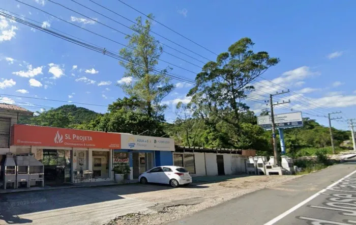 Comercial com alta visibilidade na SC 401